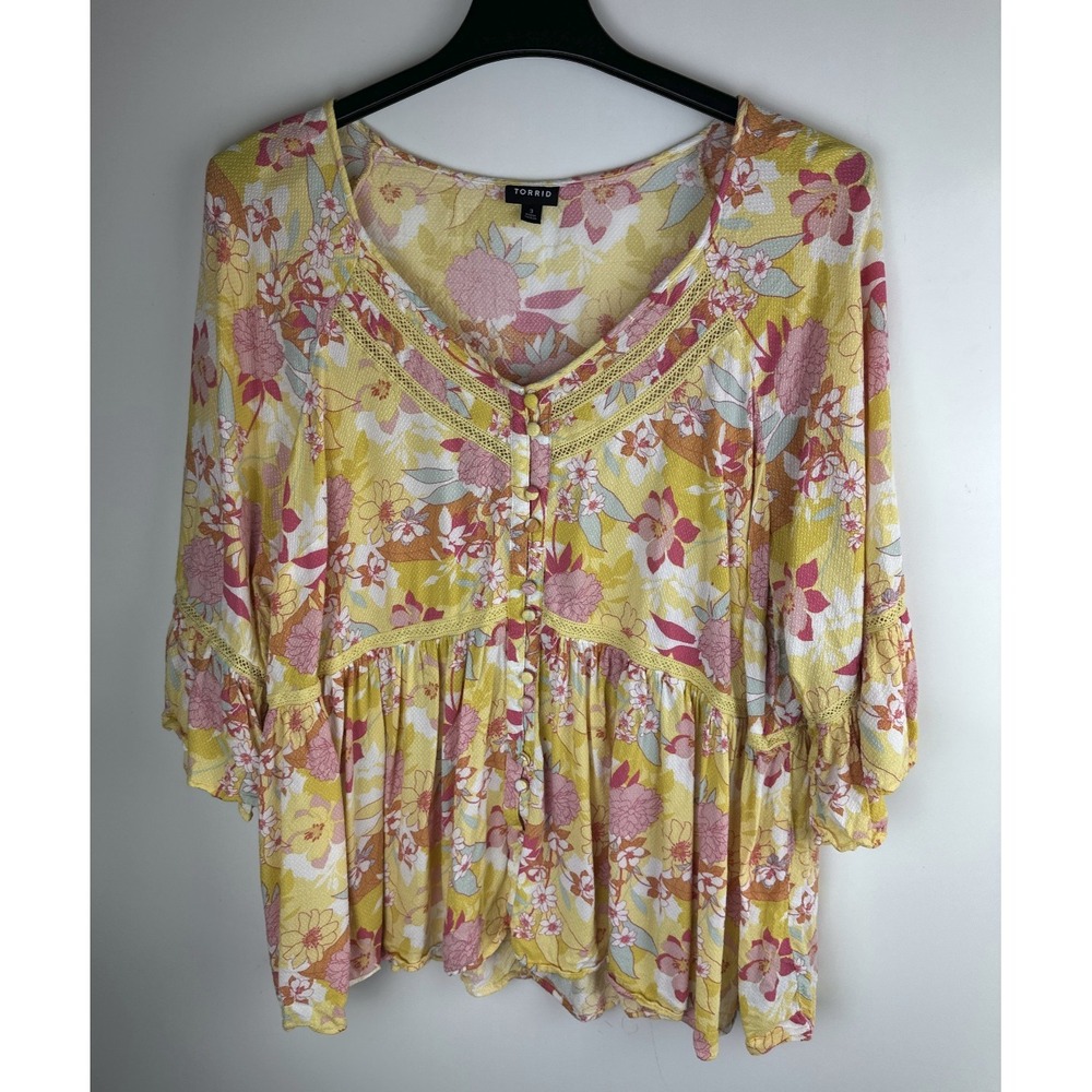 ✨2/$20 Torrid Rayon Embroidered Bell Sleeve Top Floral Yellow Plus Size 3X *Flaw - Picture 2 of 15